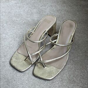 👔PAIGE Gold crackle  2 inch block, heel Crisscross Heeled sandals